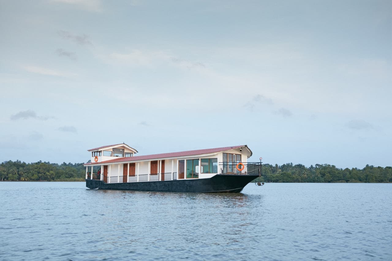 Flow 02 - Charters by D.A.E