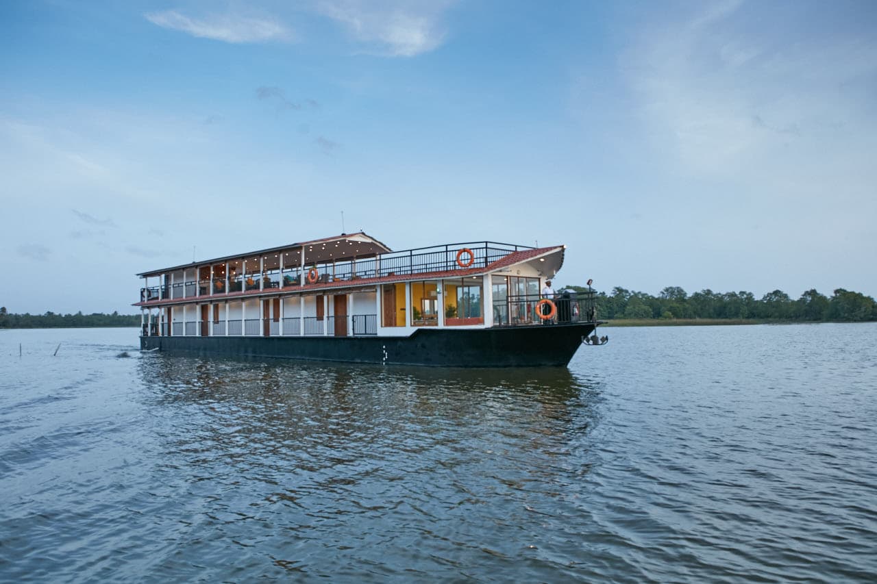 Flow 01 - Charters by D.A.E